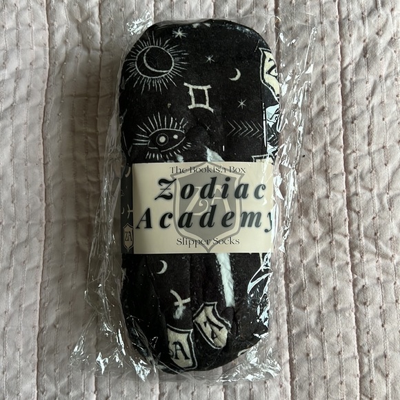 NWT Slipper socks - Picture 1 of 4